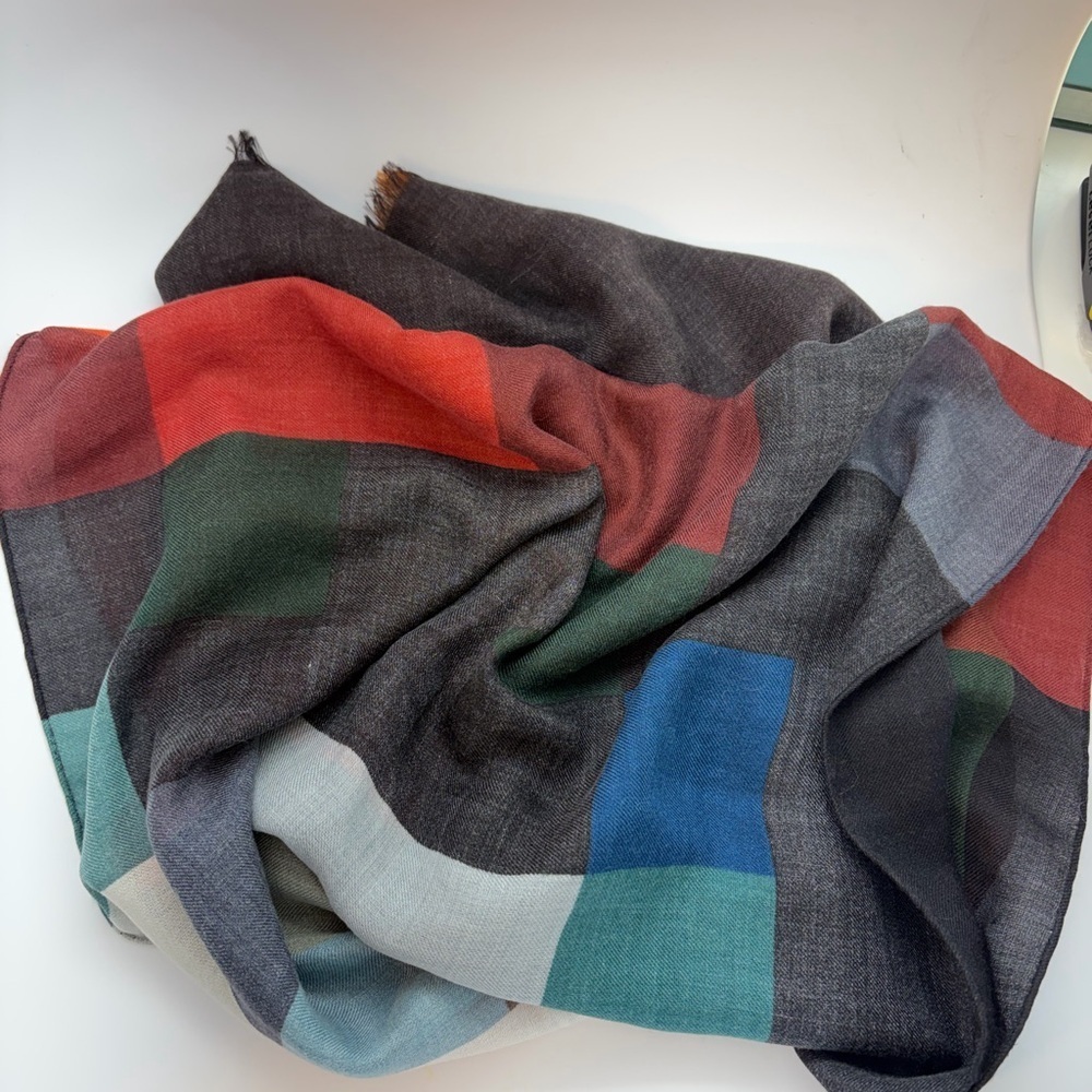 Akris Multicolor Patterned Cashmere Silk Blend Scarf. Large and Light Weight - Picture 5 of 10